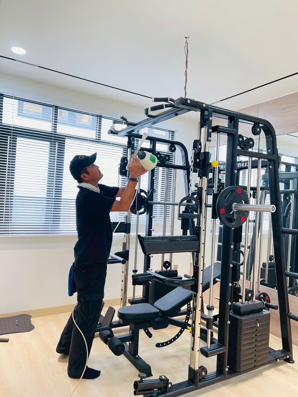 Thi công phủ T-SHIELD phòng gym